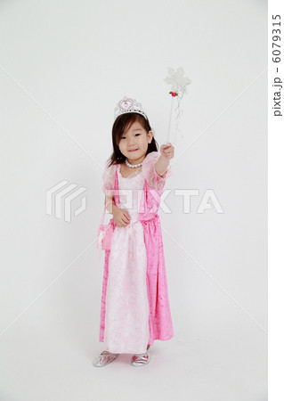 ピンクドレスの女の子 ピンクドレスの女の子 6079315