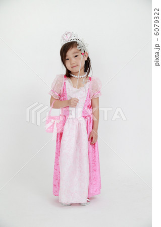 ピンクのドレスの女の子 ピンクのドレスの女の子 6079322