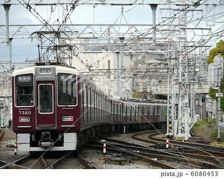 阪急 ７３００系 ７３２０F 魔改造車 淡路平面交差の写真素材 [6080453] - PIXTA