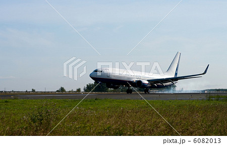Landing aircraft 6082013