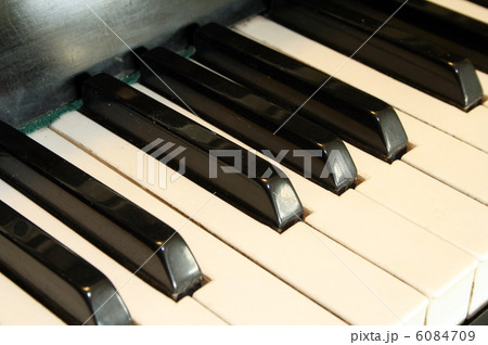 piano keys piano keys 6084709