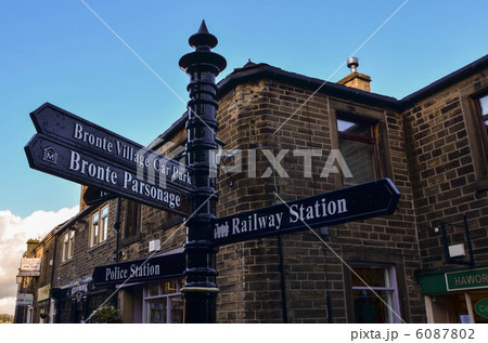 イギリス　ハワース　道路案内板 6087802