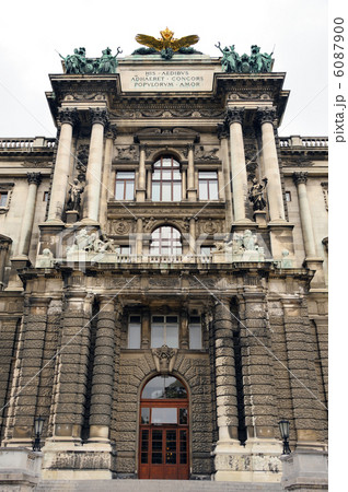 オーストリア　ウィーン　ホーフブルク宮殿 6087900