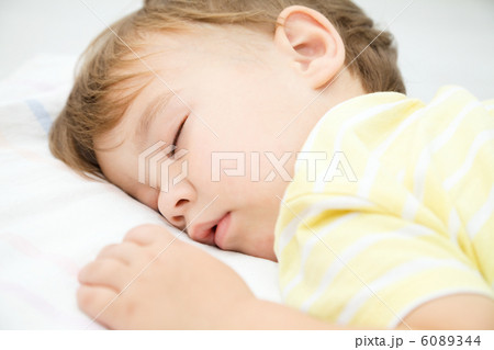 Cute little boy is sleeping Cute little boy is sleeping 6089344