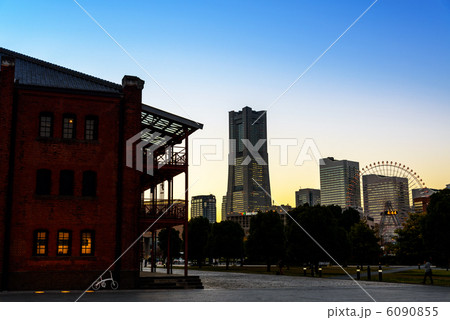 横浜みなとみらいの風景(赤レンガパークより) 6090855