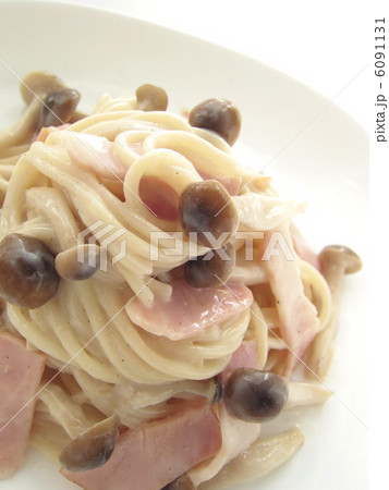 ベーコンとしめじのおいしいクリームパスタ 6091131