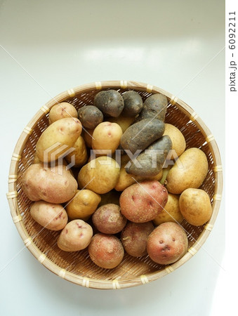 カラフルなジャガイモ 6092211