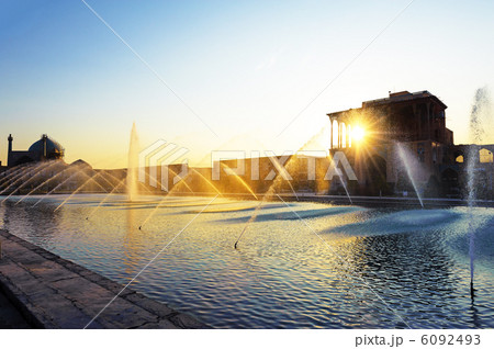 夕暮れのエスファハーンのイマーム広場(イラン) 6092493