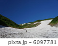 剱沢雪渓を見上げる 6097781