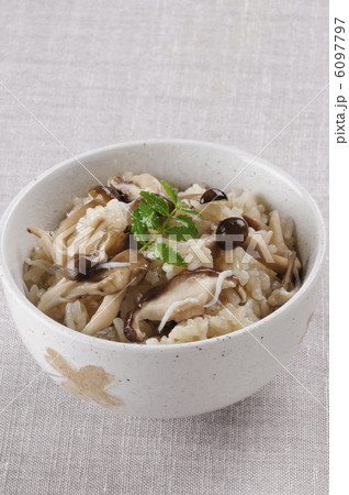 キノコの炊き込みしらすご飯 キノコの炊き込みしらすご飯 6097797