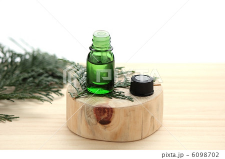 ヒノキのエッセンシャルオイル ヒノキのエッセンシャルオイル 6098702