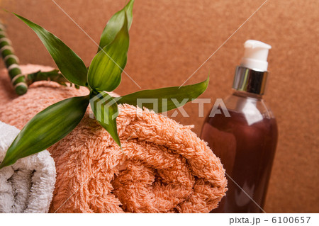 gel and towels for spa 6100657