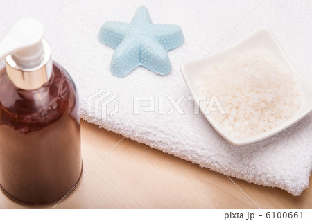 sea salt, gel and towels for spa 6100661