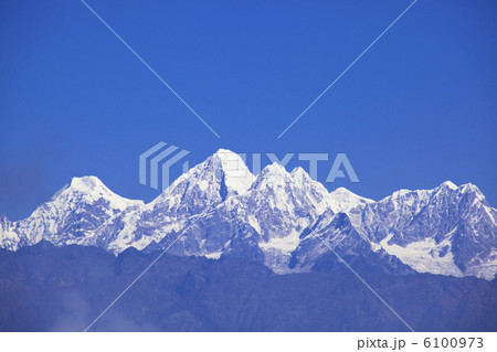 ヒマラヤ山脈の山並み 6100973