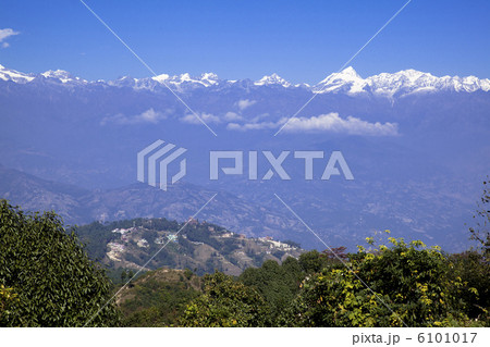 ナガルコット村とヒマラヤ連峰 6101017