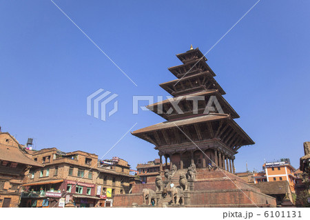 バクタプルのニャタポラ寺院 6101131