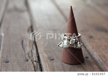 ジルコニアとパールの三連デザインシルバーリング 6102407