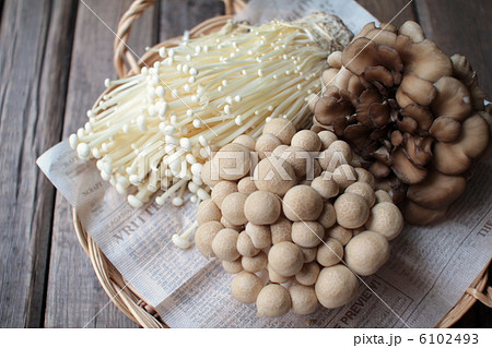 シメジとエノキと舞茸の新鮮キノコの盛合せ 6102493