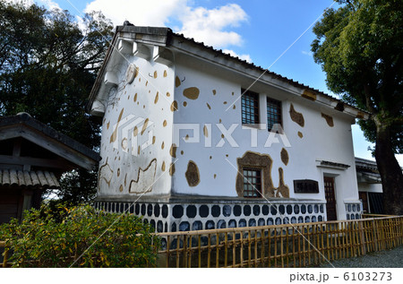 弾痕の家 弾痕の家 6103273