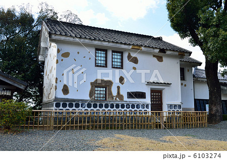 弾痕の家 弾痕の家 6103274