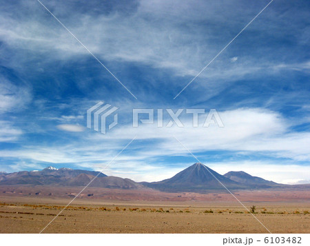 チリのアタカマ砂漠・リカンカブール山 チリのアタカマ砂漠・リカンカブール山 6103482