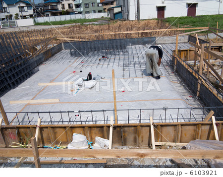住宅の基礎工事 6103921