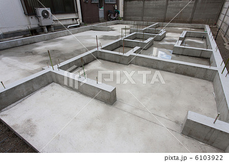 住宅の基礎工事 6103922