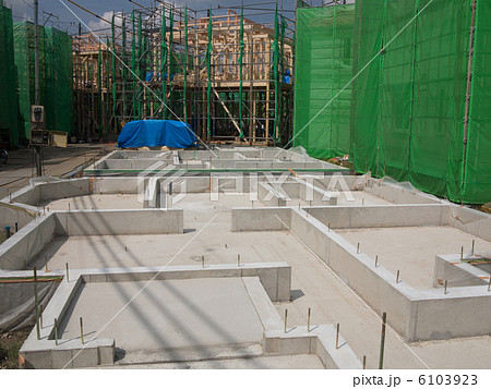 住宅の基礎工事 6103923