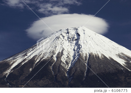 笠雲と富士山 6106775