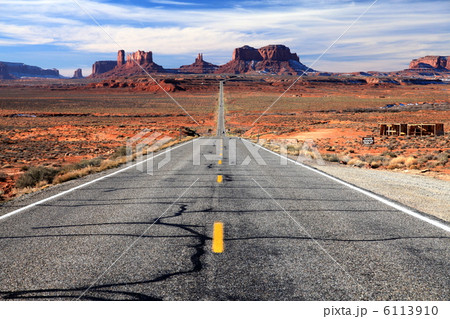 モニュメントバレーに続く道 6113910
