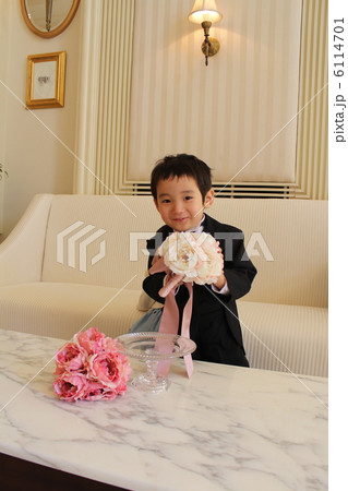 タキシードの男の子 6114701