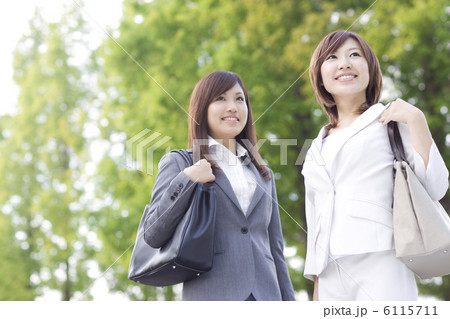 二人のビジネスウーマン 二人のビジネスウーマン 6115711