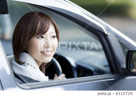 運転席にいるビジネスウーマン 運転席にいるビジネスウーマン 6115720