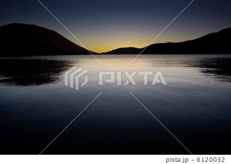 中禅寺湖の曙 6120032