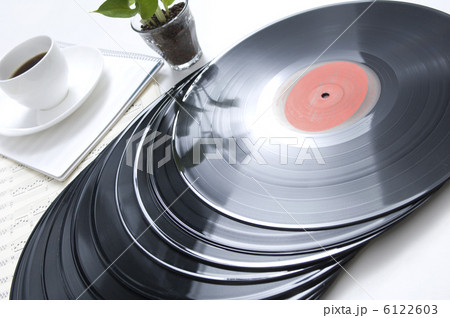 レコードとコーヒーカップ 6122603