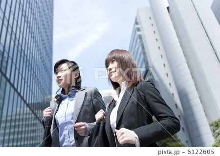 ビジネスウーマン 6122605