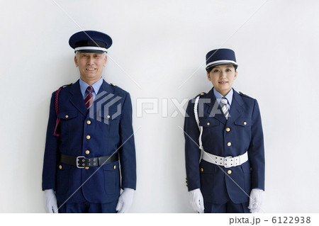 警備員の男性と女性 6122938