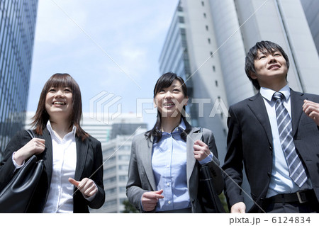 ビジネスマンとビジネスウーマン 6124834