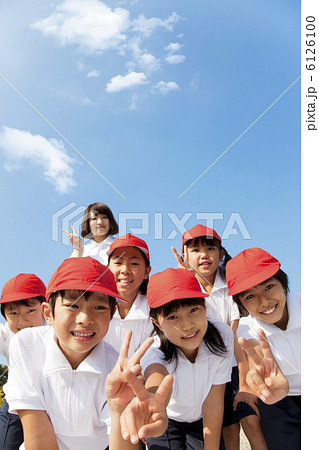 体操服姿の小学生と先生 体操服姿の小学生と先生 6126100