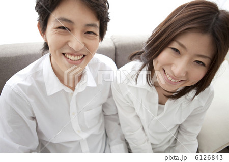 笑顔のカップル 6126843