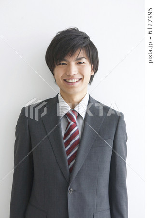 笑顔のビジネスマン 笑顔のビジネスマン 6127995