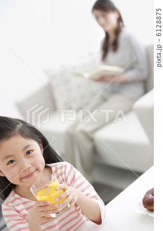 オレンジジュースと女の子 オレンジジュースと女の子 6128875