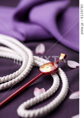 簪と帯ひも和風イメージ 簪と帯ひも和風イメージ 6129785