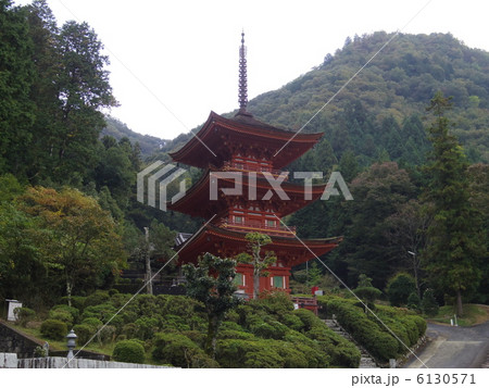 晩秋の美作国長福寺三重塔 6130571