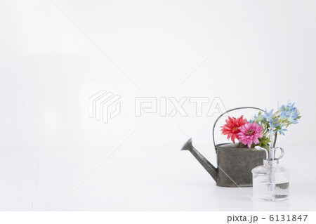 じょうろの花と霧吹き 6131847