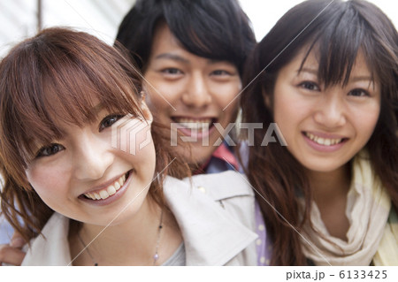 笑顔の若者グループ 笑顔の若者グループ 6133425