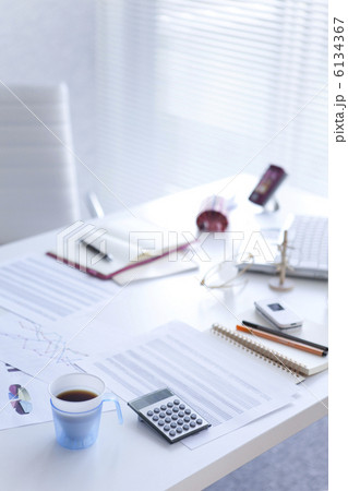 ビジネスデスク 6134367