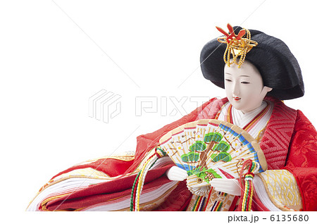 白背景におひな様のアップ 6135680