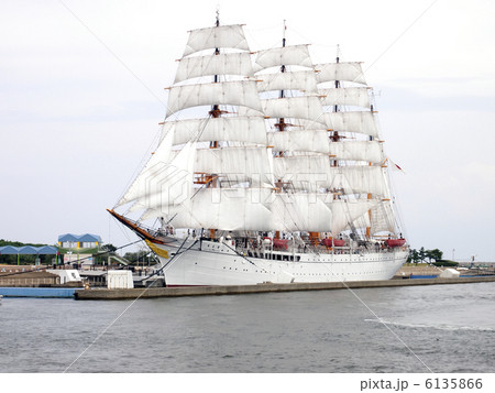 帆船海王丸総帆展帆  6135866