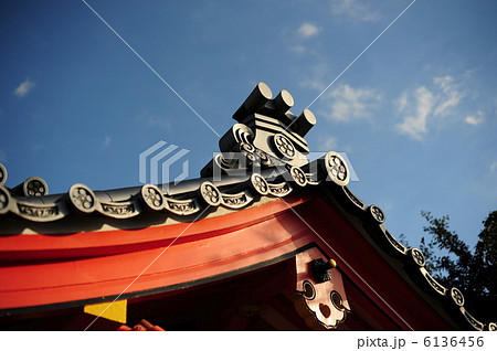 天神宮の社の屋根瓦-1 6136456